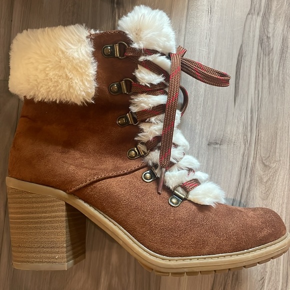 Target faux fur boots size 7 - Picture 4 of 15